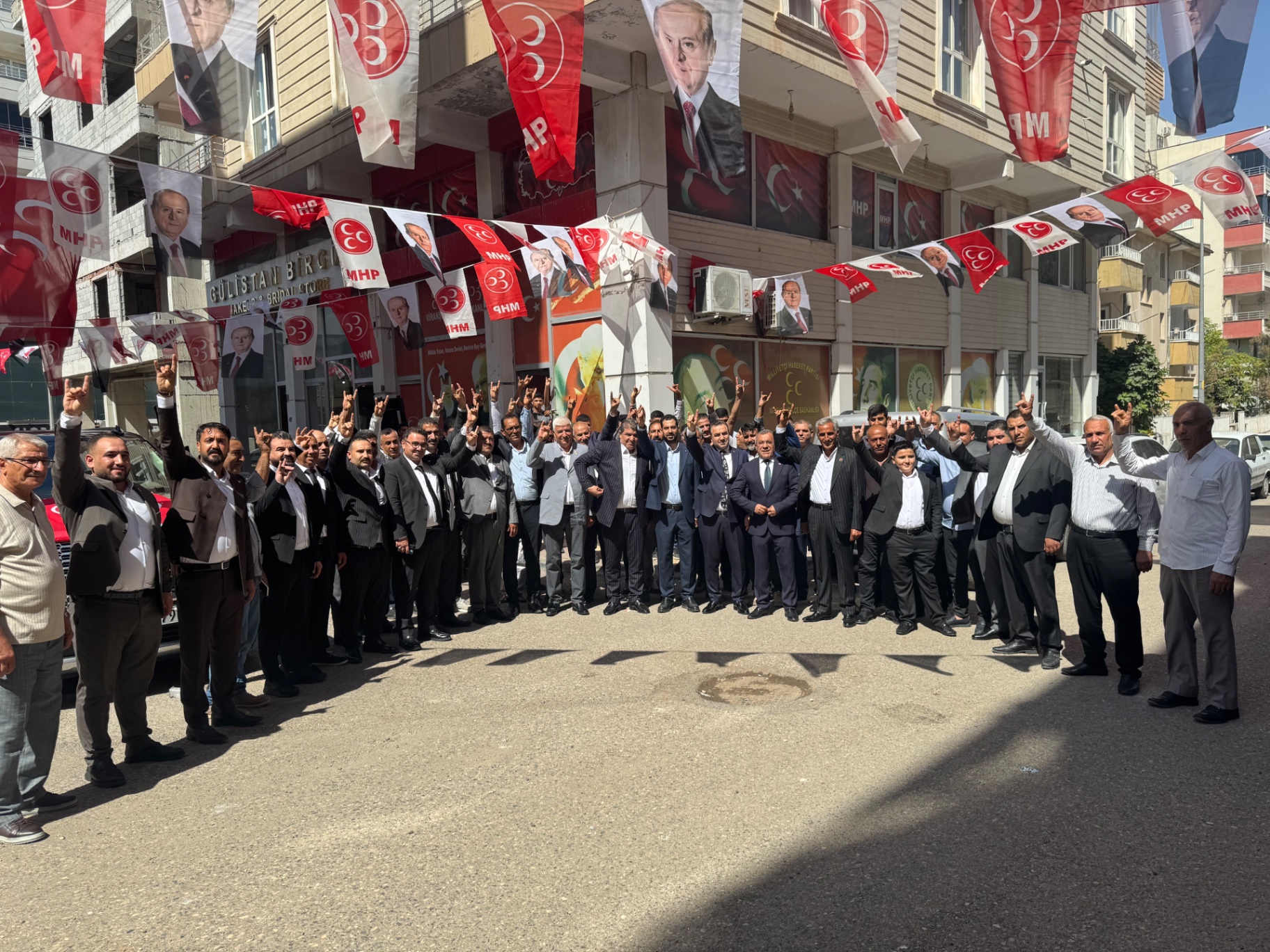 Kongre sonrası ilçe binamız önünde teşkilatımız