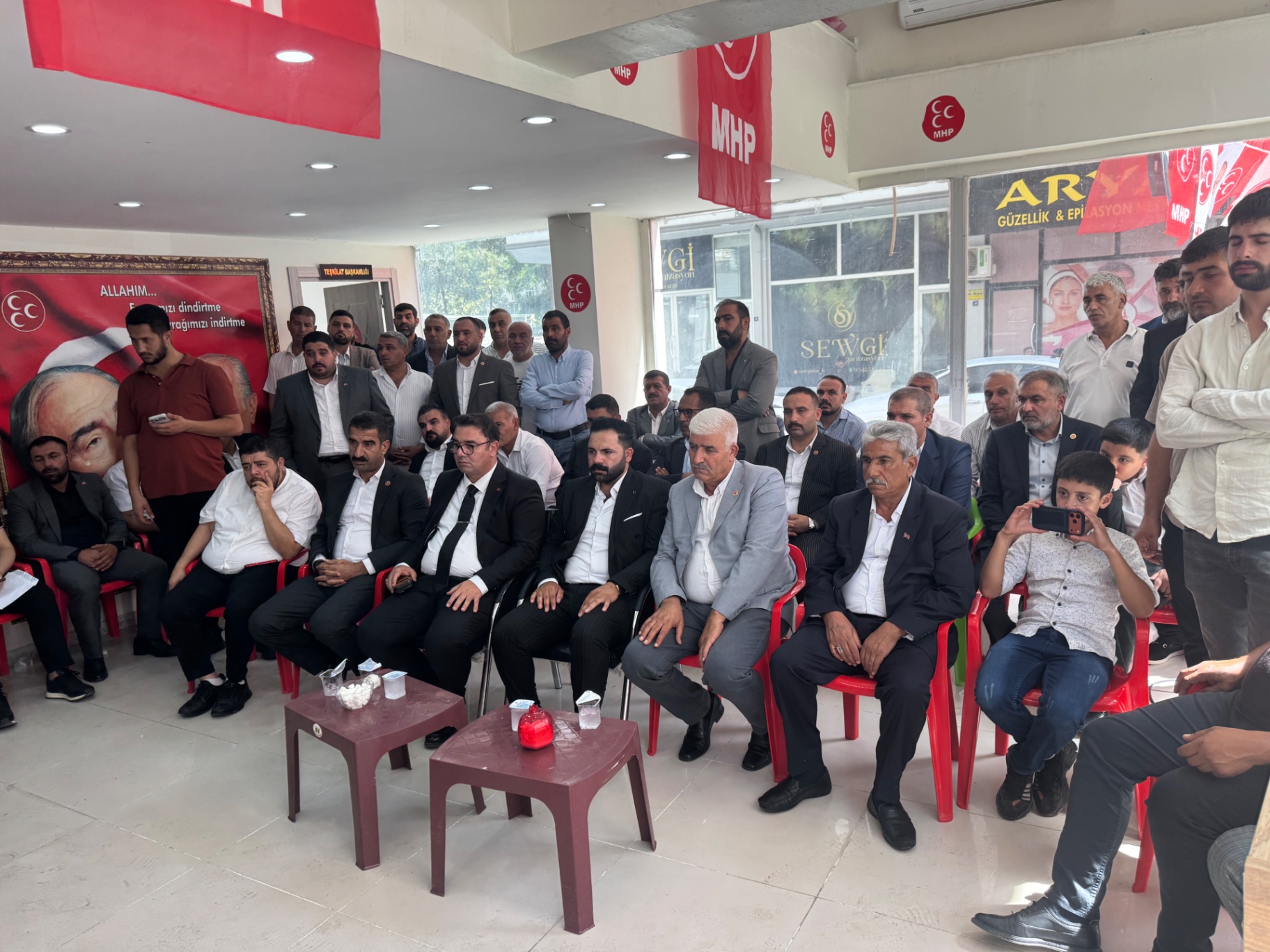 Kongreye katılan teşkilat mensuplarımız ve hemşehrilerimiz